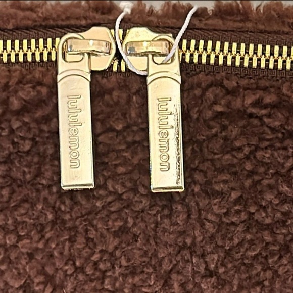 🆕 LULULEMON Athletica Everywhere Belt Bag Fleece LARGE 2L Brown Gold NWT - Picture 10 of 16